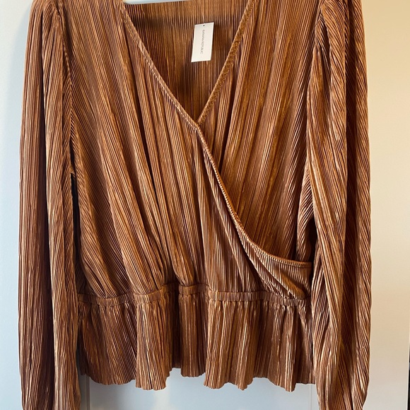 Banana republic pleated wrap top - Picture 2 of 2